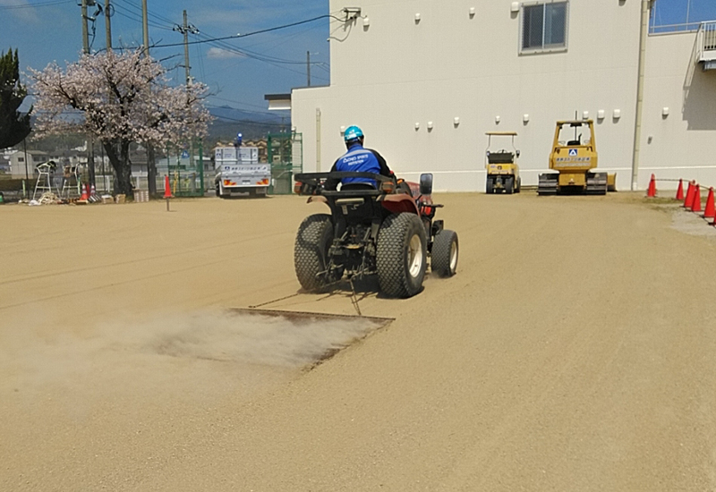 グラウンドマットで表面仕上げ